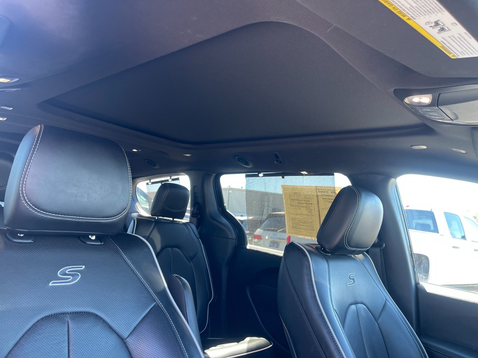 Used 2025 Chrysler Pacifica Limited FWD image 19