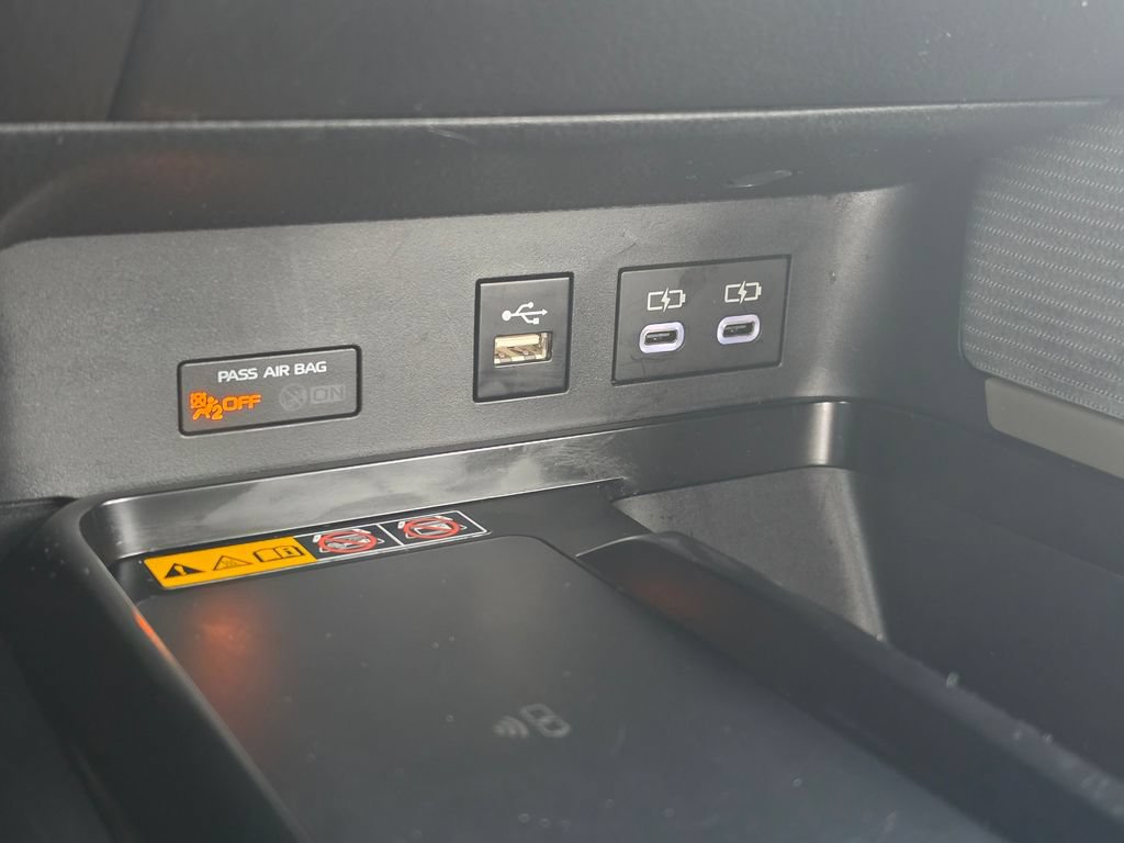 Used 2025 Toyota Camry SE w/ Convenience Package FWD image 24
