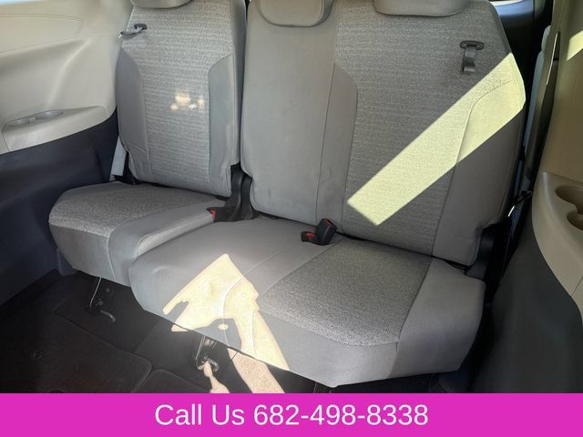 Used 2023 Toyota Sienna LE FWD image 18