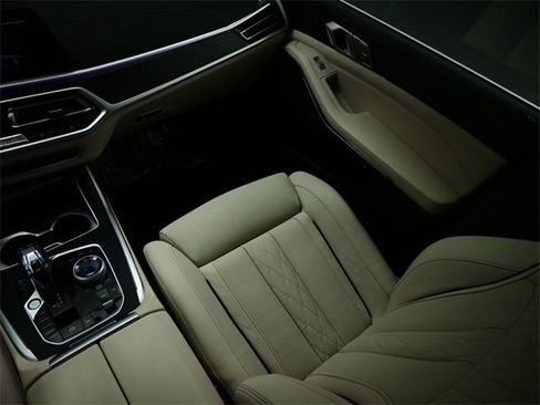 Used 2022 BMW X7 xDrive40i w/ Executive Package image 10