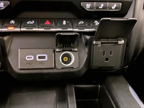 Certified 2022 GMC Sierra 1500 AT4 w/ AT4 Premium Package image 32