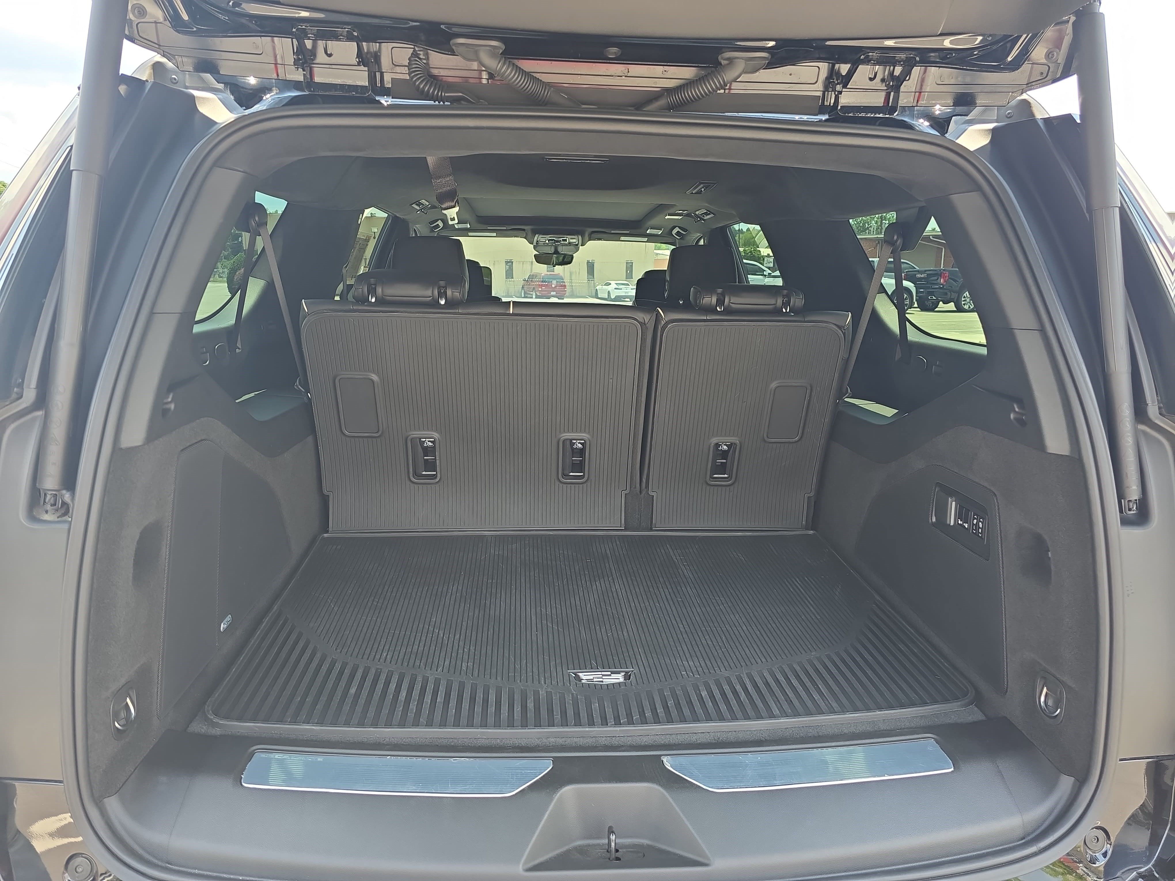Certified 2026 Cadillac Escalade ESV V AWD/4WD image 13