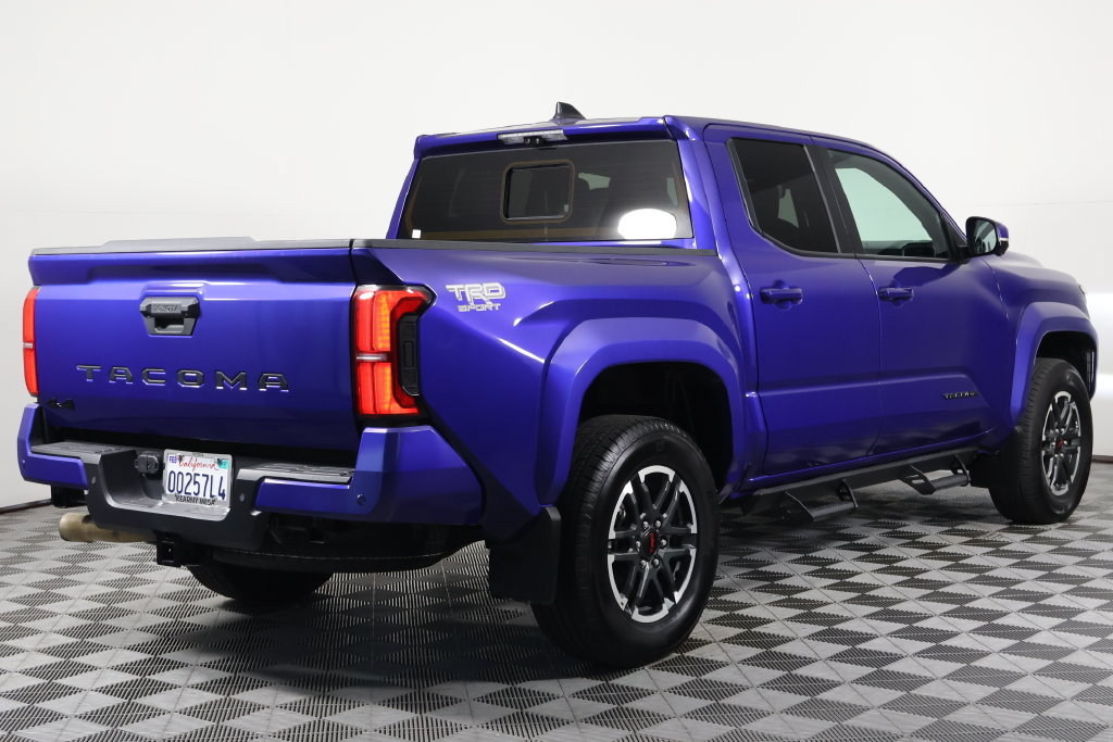 Used 2025 Toyota Tacoma TRD Sport w/ TRD Sport Premium Package AWD/4WD image 4