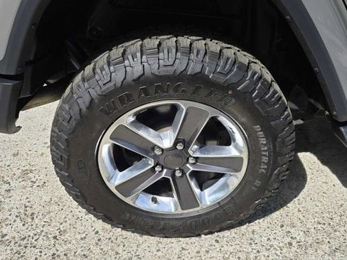 Used 2020 Jeep Wrangler Unlimited Sahara image 11