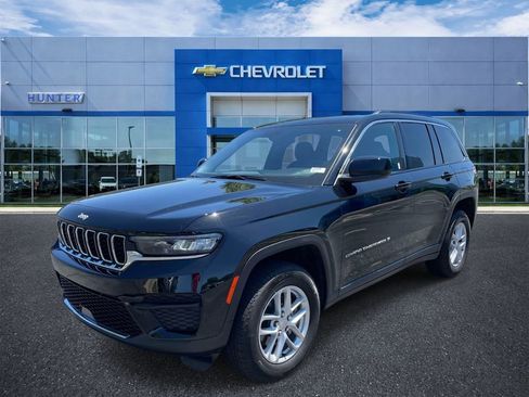 Used 2025 Jeep Grand Cherokee Laredo X w/ Luxury Tech Group I AWD/4WD image 3