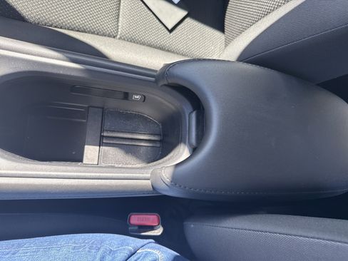 Certified 2022 Honda HR-V LX image 29