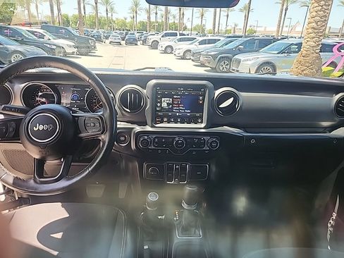 Used 2021 Jeep Gladiator Sport AWD/4WD image 9