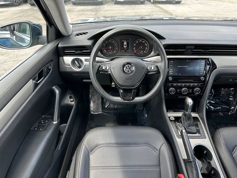 Used 2021 Volkswagen Passat 2.0T SE FWD image 37