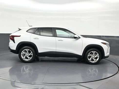 Used 2024 Chevrolet Trax LS w/ LS Convenience Package FWD image 7