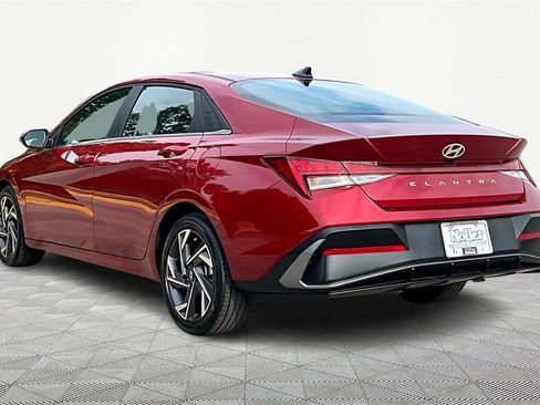 Certified 2025 Hyundai Elantra SEL image 13