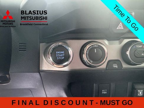 Used 2023 Toyota Tacoma SR5 AWD/4WD image 32