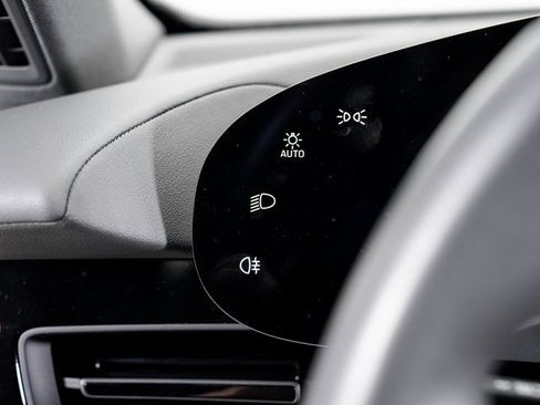 Used 2023 Porsche Taycan image 10