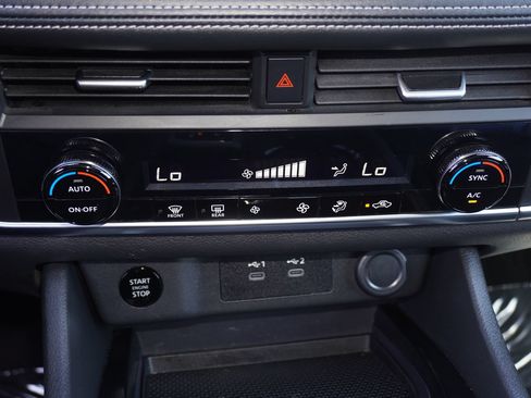 Used 2024 Nissan Rogue SV FWD image 18