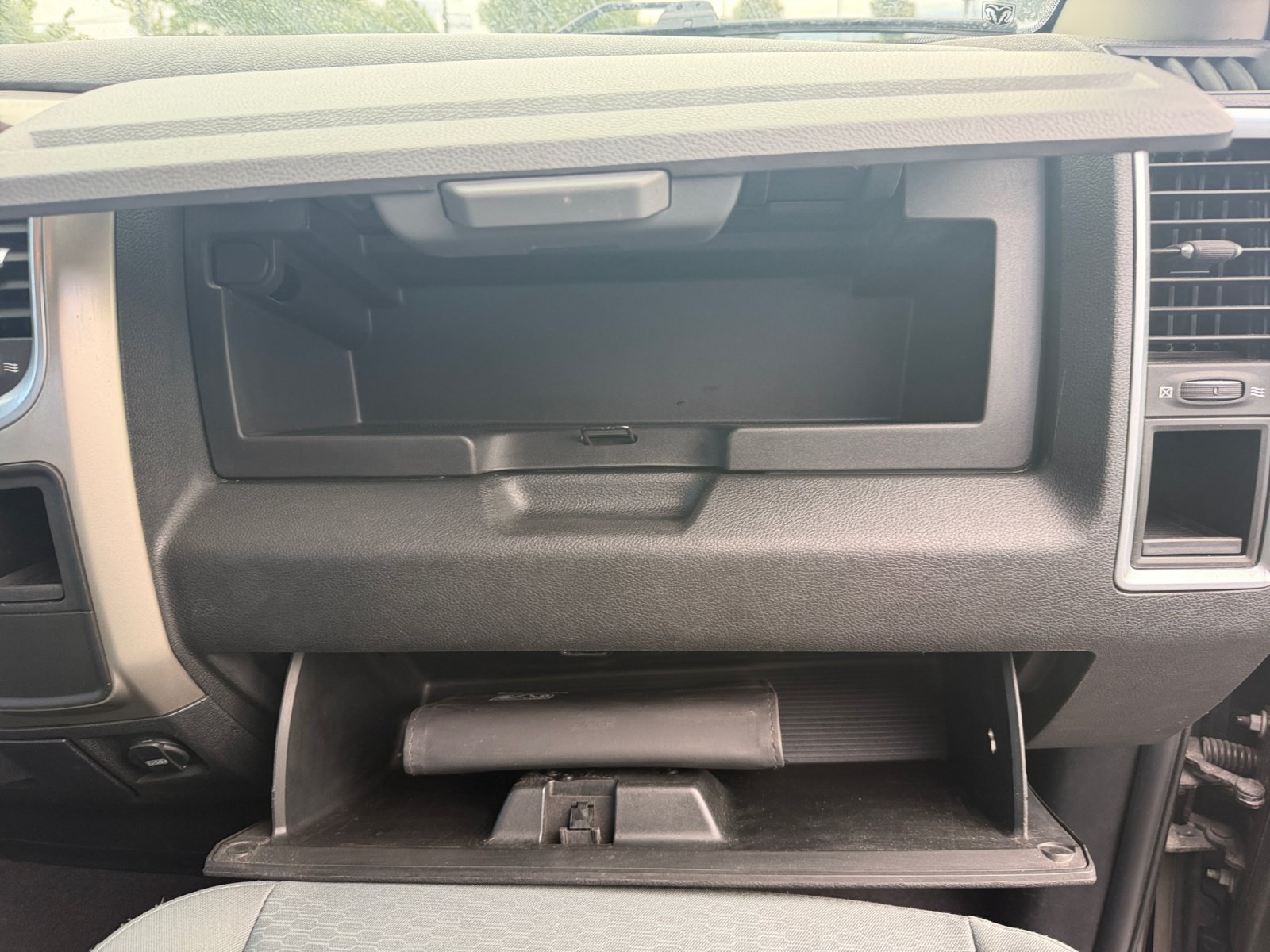 Used 2018 RAM 1500 Classic SLT AWD/4WD image 31