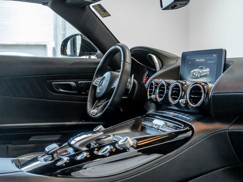 Used 2018 Mercedes-Benz AMG GT Roadster image 24