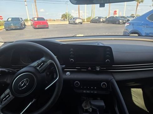 Used 2023 Hyundai Elantra SEL FWD image 4