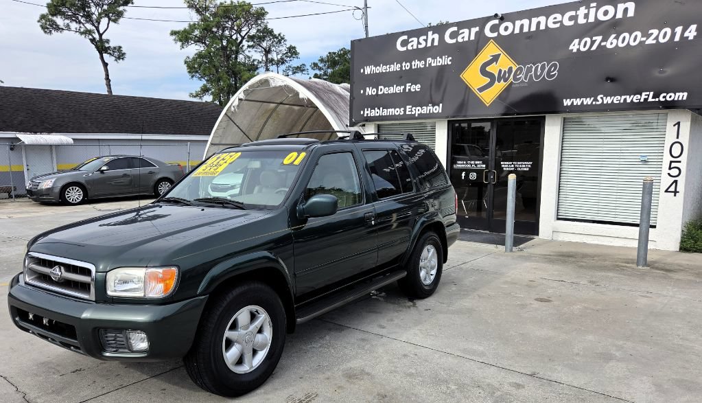 Used 2001 Nissan Pathfinder LE AWD/4WD image 2