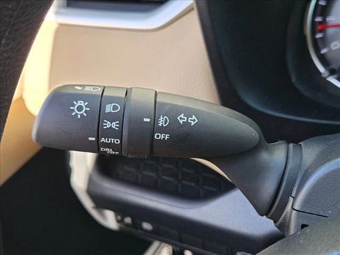 Used 2020 Toyota RAV4 XLE w/ Convenience Package FWD image 16