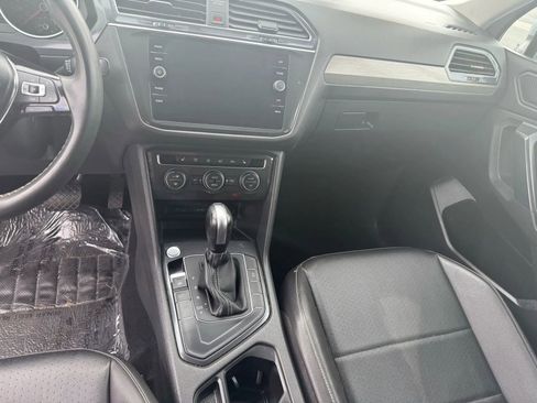 Used 2021 Volkswagen Tiguan SE FWD image 21