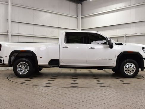 Used 2024 GMC Sierra 3500 Denali Ultimate image 9