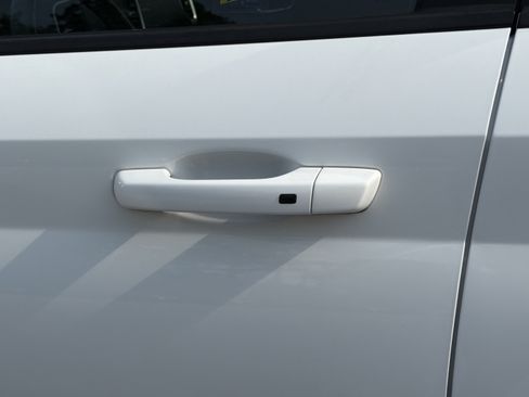 Used 2025 Hyundai Venue SEL FWD image 25