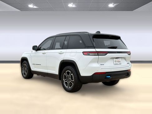Used 2022 Jeep Grand Cherokee Trailhawk w/ Advanced Protech Group II image 3