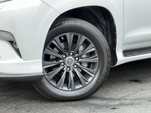 Used 2022 Lexus GX 460 Luxury w/ Sport Design Package image 2