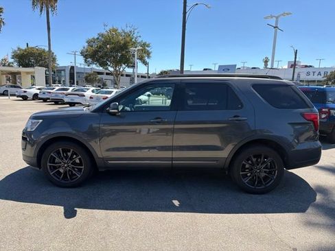 Used 2018 Ford Explorer XLT w/ Equipment Group 202A FWD image 4
