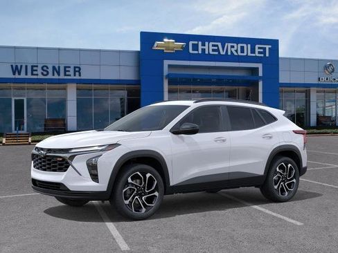 Used 2026 Chevrolet Trax RS w/ Sunroof Package FWD image 2