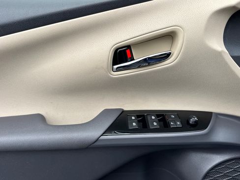 Used 2016 Toyota Prius Two image 12