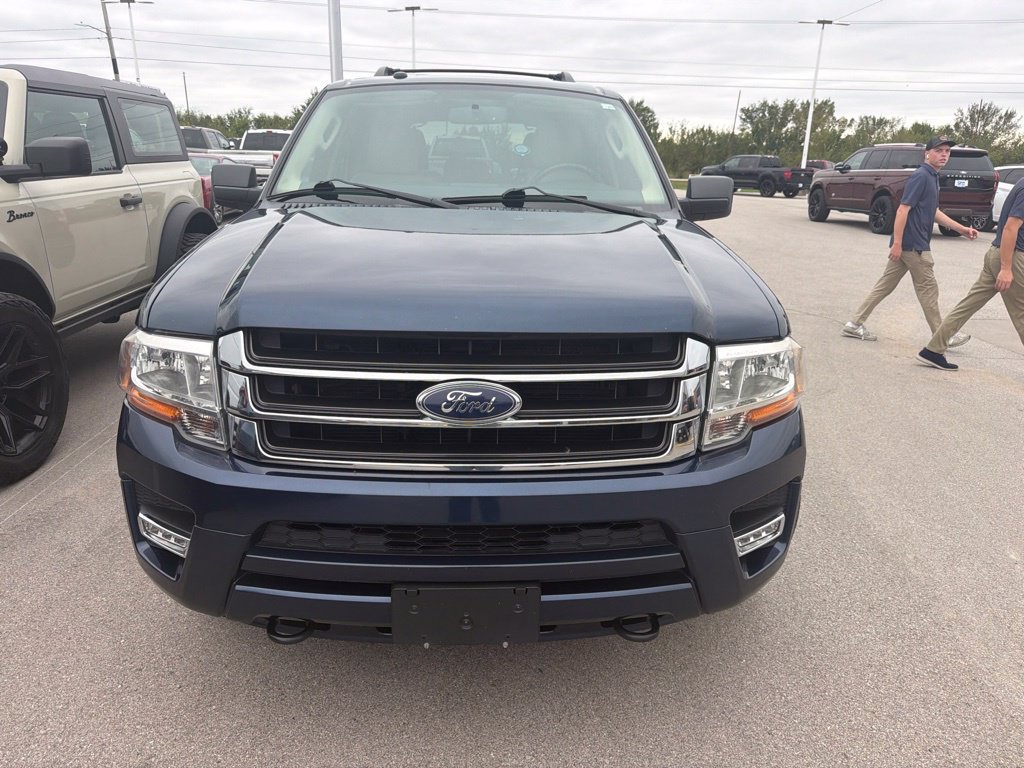 Used 2017 Ford Expedition XLT w/ Equipment Group 202A AWD/4WD image 2