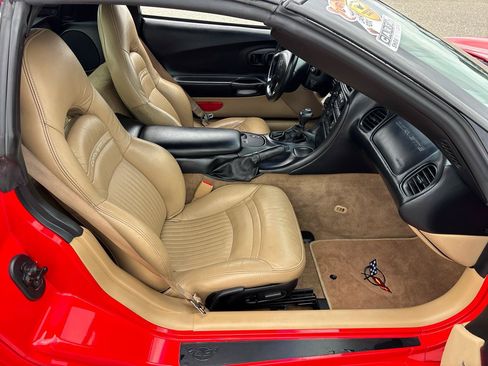 Used 2003 Chevrolet Corvette Coupe w/ Preferred Equipment Group RWD image 19