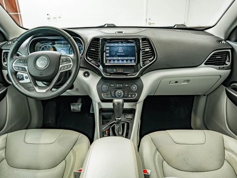 Used 2019 Jeep Cherokee Limited FWD image 29