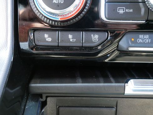 Used 2022 GMC Yukon XL Denali AWD/4WD image 22