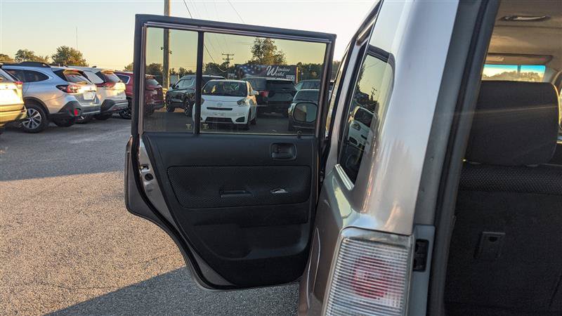 Used 2004 Scion xB FWD image 15