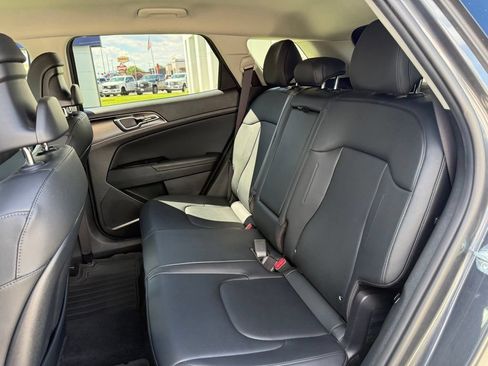 Used 2023 Kia Sportage EX AWD/4WD image 12