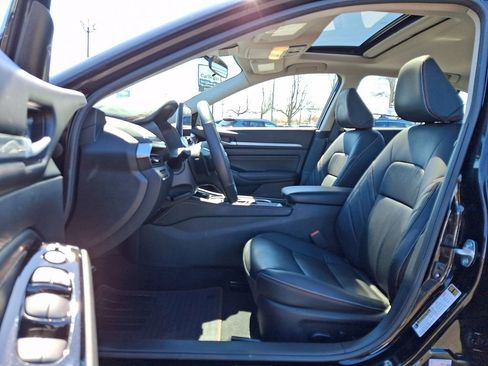 Certified 2023 Nissan Altima 2.5 SR w/ SR Premium Package image 13