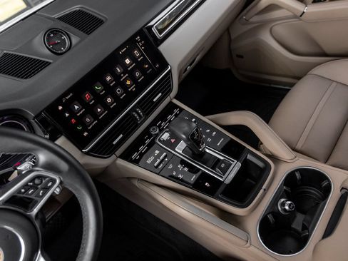 Certified 2023 Porsche Cayenne Platinum Edition AWD/4WD image 32