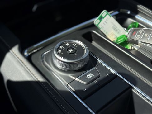 Used 2024 Ford Expedition XLT image 15