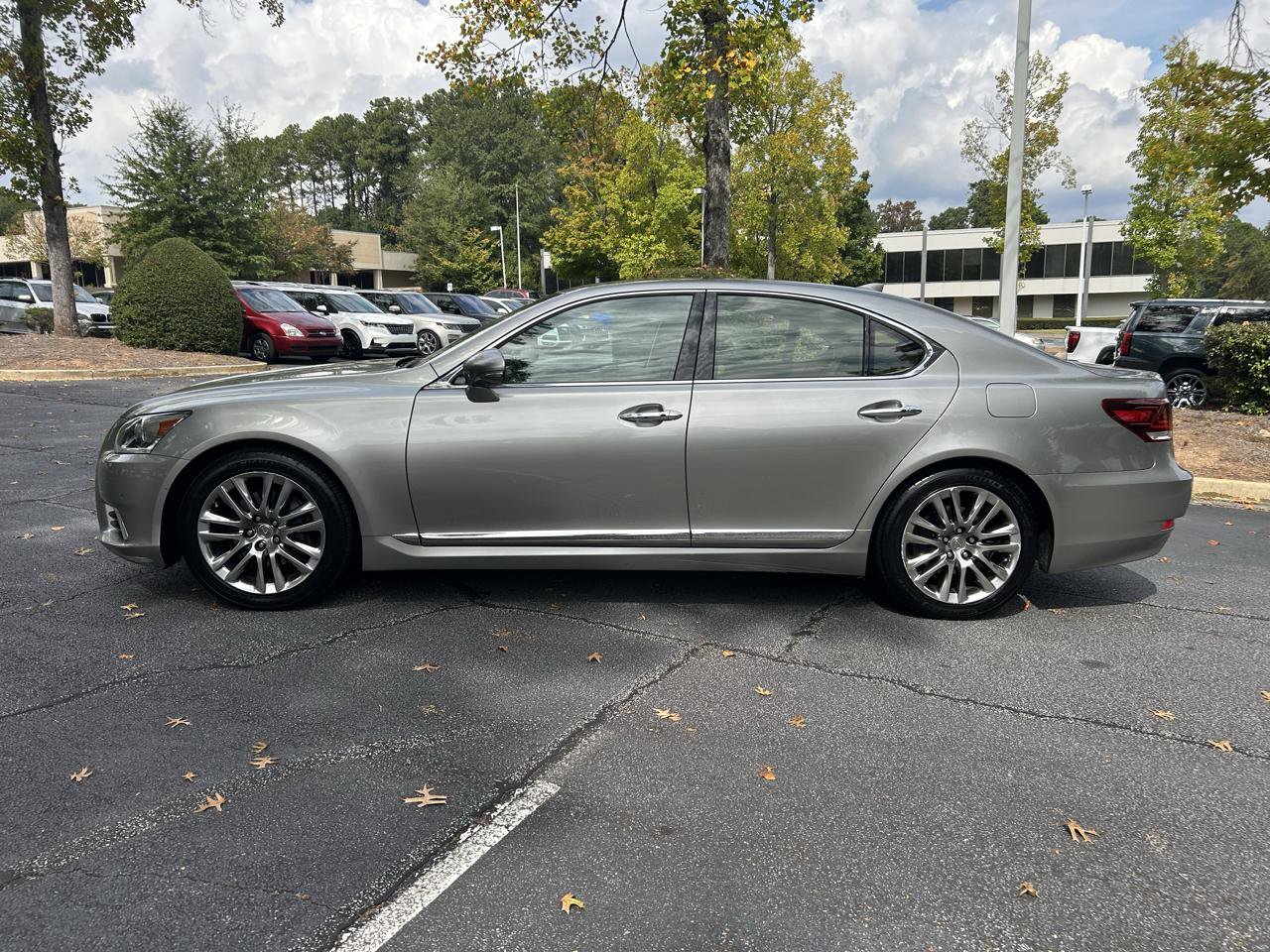 Used 2017 Lexus LS 460 w/ Comfort Package RWD image 2