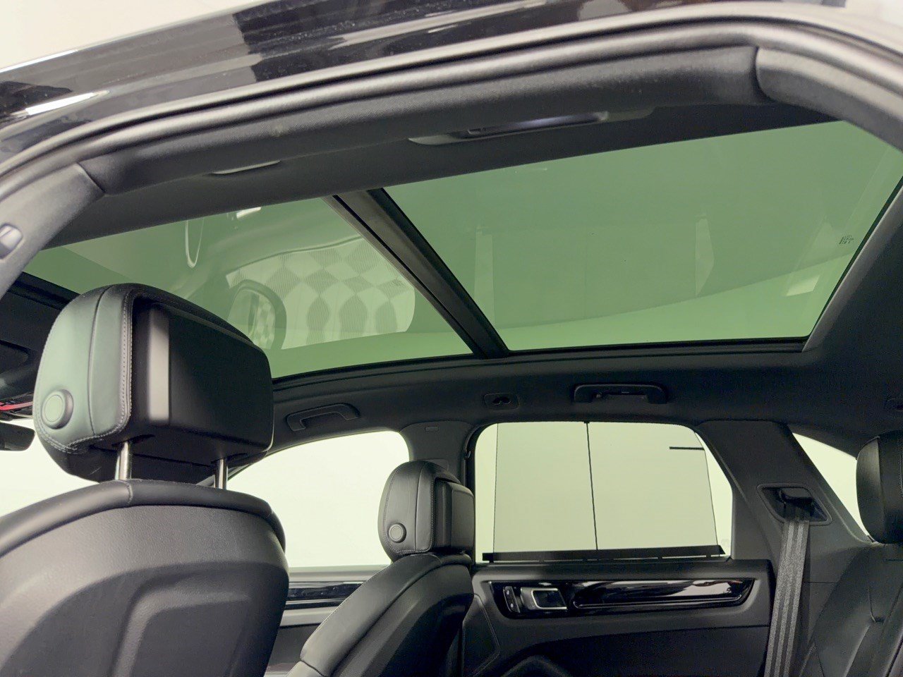 Certified 2023 Porsche Cayenne AWD/4WD image 27