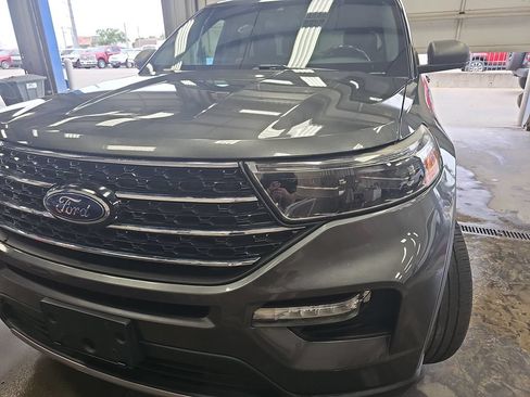 Used 2020 Ford Explorer XLT w/ Equipment Group 202A AWD/4WD image 31