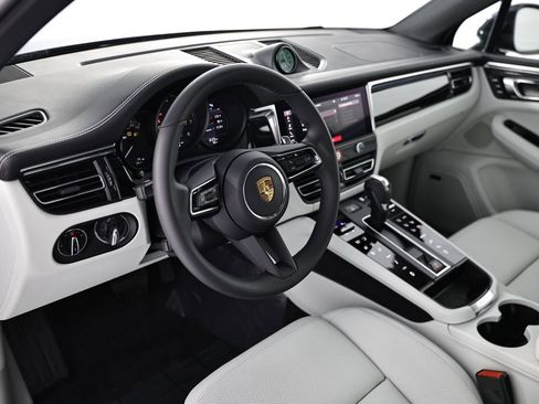 Used 2026 Porsche Macan AWD/4WD image 4