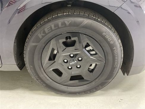 Used 2025 Kia Carnival image 14