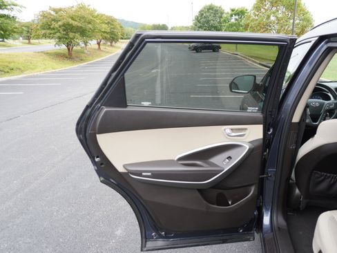 Used 2015 Hyundai Santa Fe GLS image 16