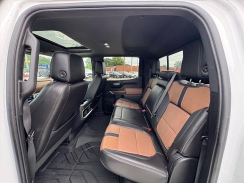 Used 2021 Chevrolet Silverado 1500 High Country w/ Technology Package RWD image 12