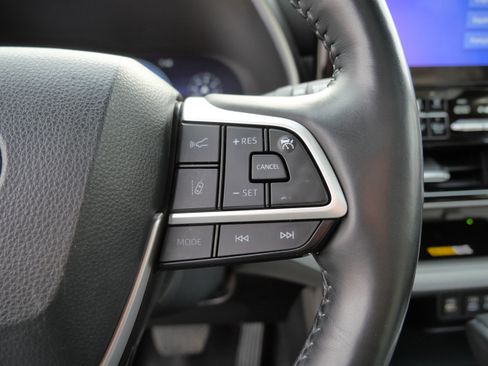 Used 2023 Toyota Highlander Limited image 29