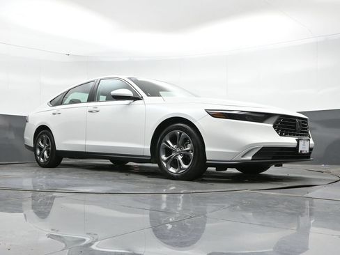 Used 2023 Honda Accord EX image 42