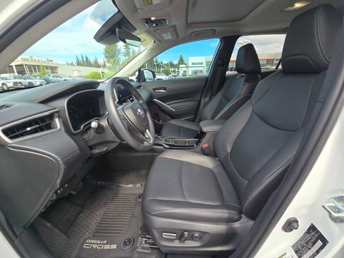 Used 2023 Toyota Corolla Cross XLE w/ Convenience Package AWD/4WD image 21