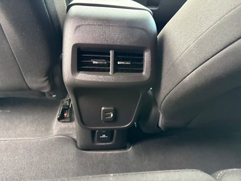 Used 2024 Chevrolet Equinox LT FWD image 30